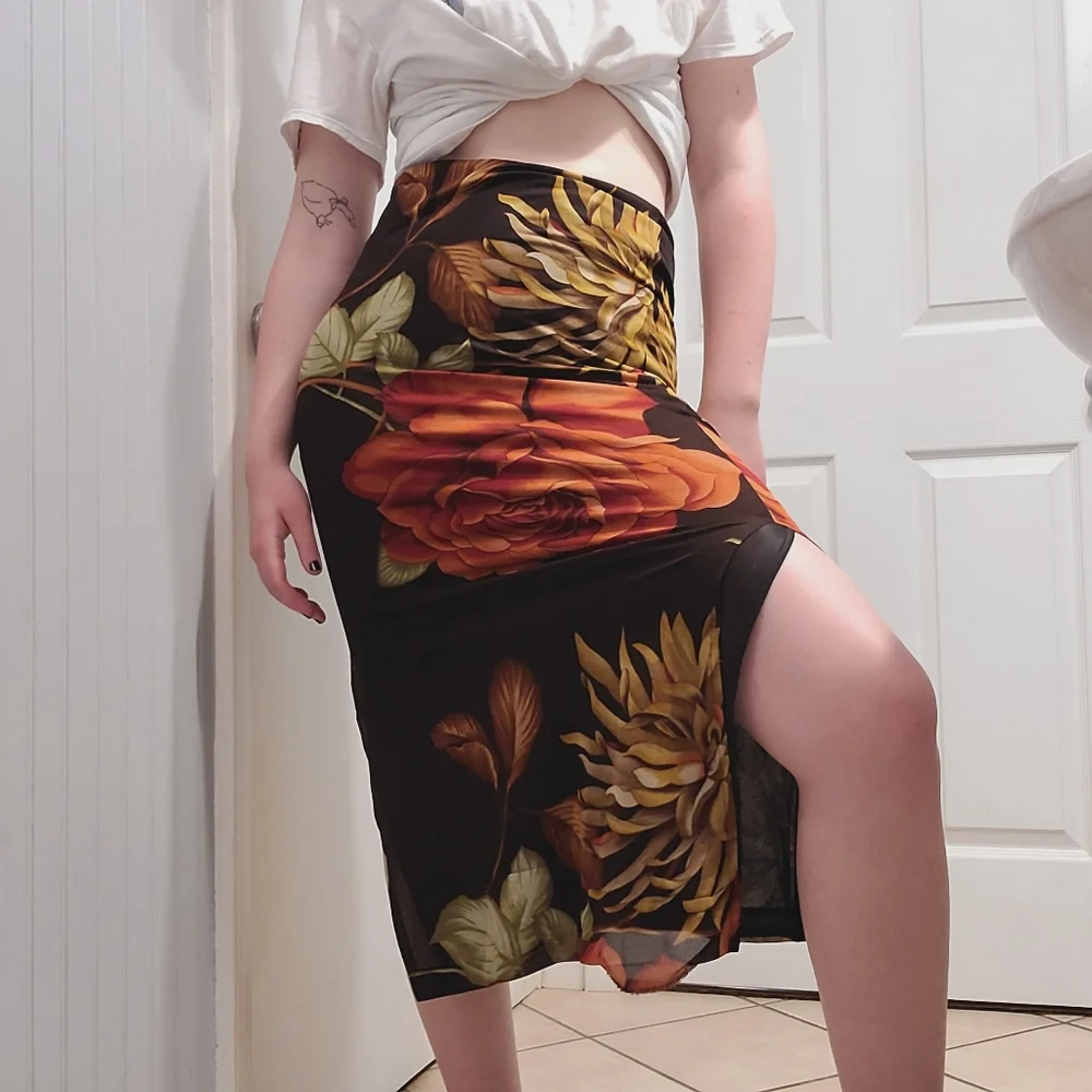 vintage skirt - Picture 3 of 9